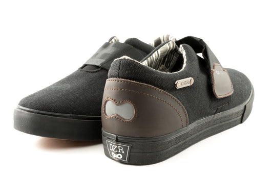 Rear and front view of Jetlag Nero clipless cycling shoes in black