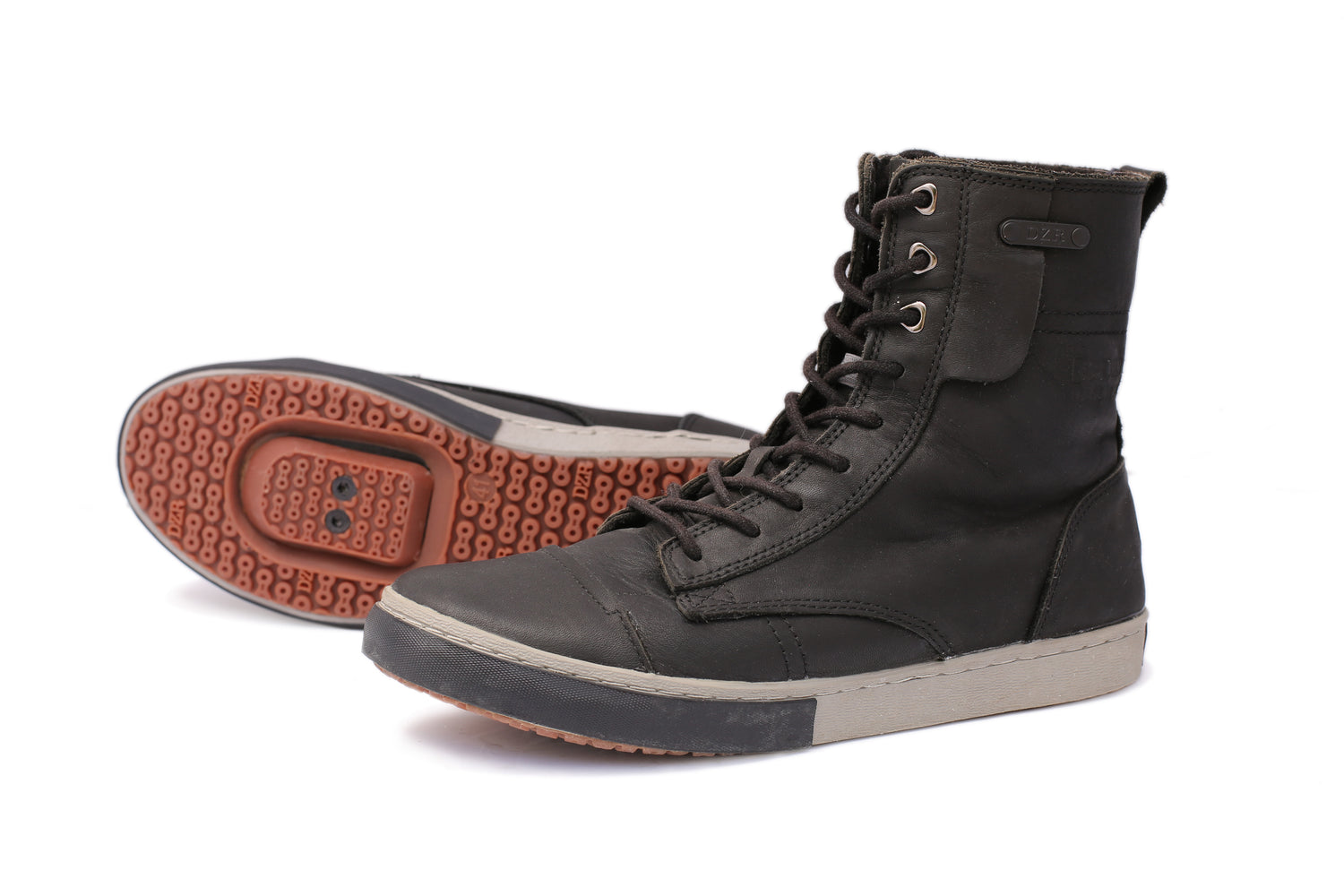 Bottom and side view of Turin casual cycling shoes with tread detail