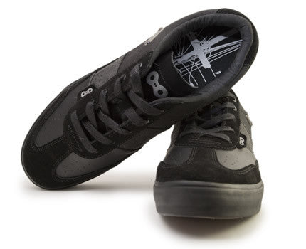 Top and front view of Minna clipless cycling shoes highlighting sleek silhouette