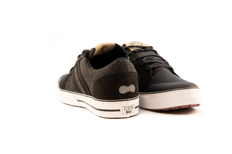 Cove Midnight clipless mtb shoes with durable construction and clean black design