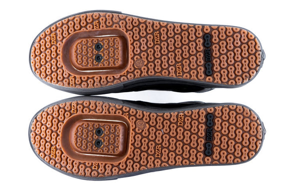 Underside of H2O waterproof cycling shoes with engineered tread for mtb shoes