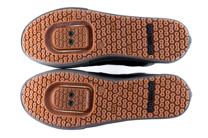 Underside of H2O waterproof cycling shoes with engineered tread for mtb shoes