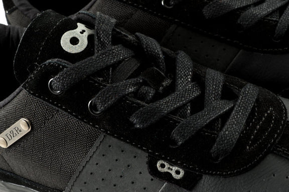 Close-up of elastic lace catch detail on Minna clipless cycling shoes