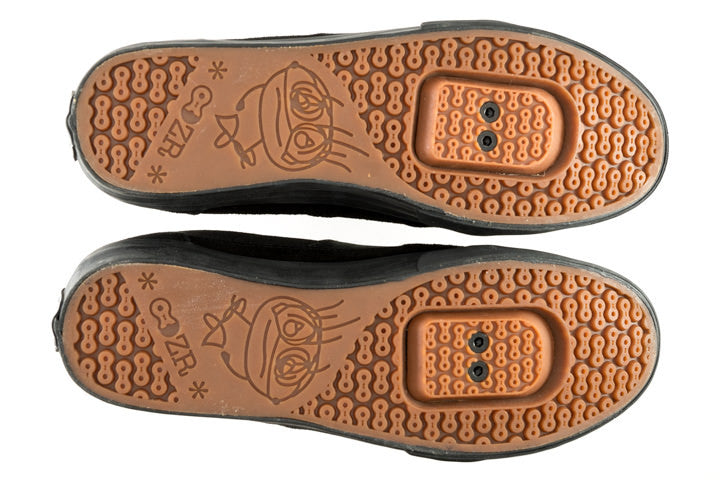 Bottom view of Minna mtb shoes showing natural gum rubber outsole and traction pattern