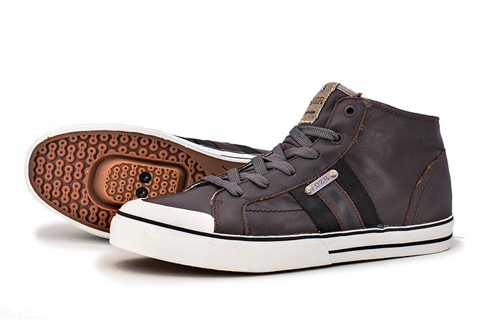 Ovis clipless cycling shoes in rugged leather for riders who love both casual cycling and aggressive trail days, built with sticky natural gum rubber for grip