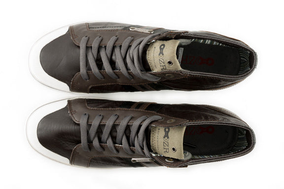 Leather clipless mtb shoes with elastic lace catch to keep laces tucked and out of your drivetrain while powering up climbs