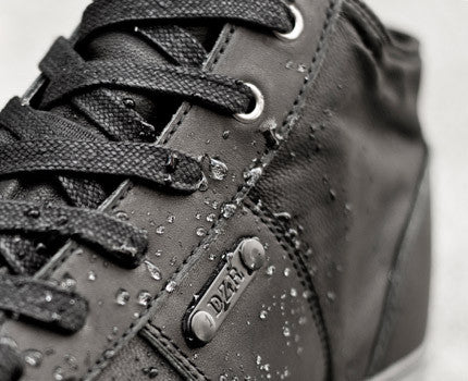 Close-up of H2O waterproof cycling shoes elastic lace catch detail