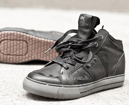 H2O waterproof clipless mtb shoes showing traction outsole and co-molded power plate