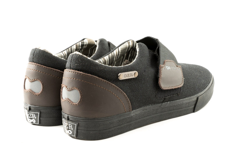 Studio shot of Jetlag Nero mtb shoes with durable outsole and performance fit